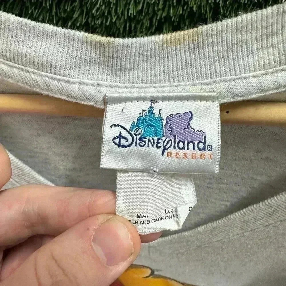 Vintage Disneyland Winnie The Pooh V-Neck T-shirt Size  XL - Picture 3 of 6